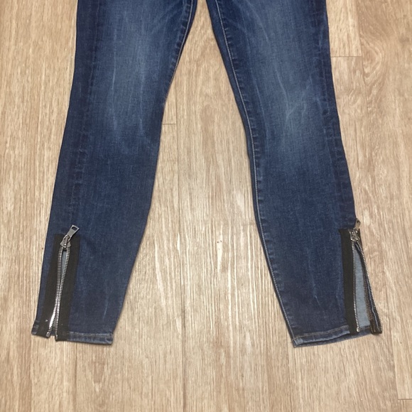 Good American Good Waist Zipper Detail Jeans - Picture 6 of 14